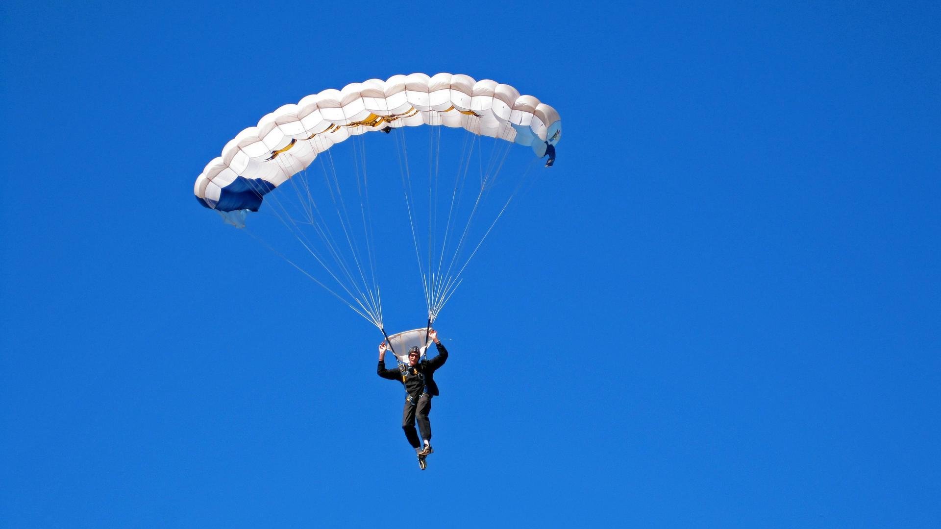 mk体育网址-“亚戈·卡尔曼的领袖作用，推动美洲狮队在全球橄榄球赛场中突围”